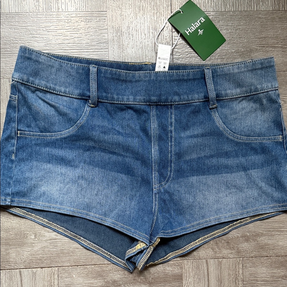SOLD‼️HALARA Denim Jean Shorts in Medium Blue Wash